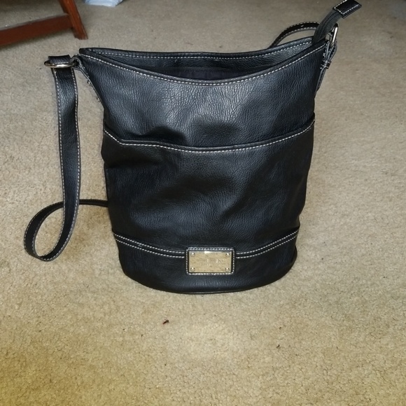Nine West Handbags - Nine West shoulder bucket bag